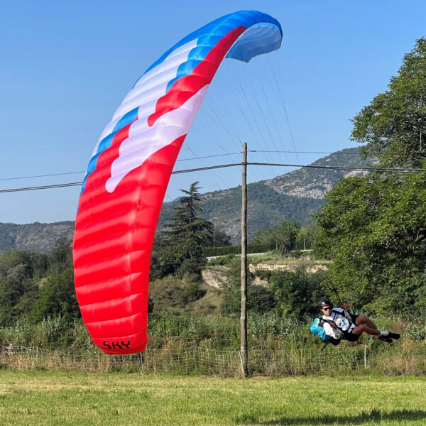 <b>SKY PARAGLIDERS | ZOE LIGHT | 13</b>
