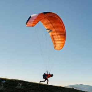 <b>SKYWALK PARAGLIDERS | MESCAL 7 | 85</b> 11 mescal7 sweet tangerine launching gallery 16